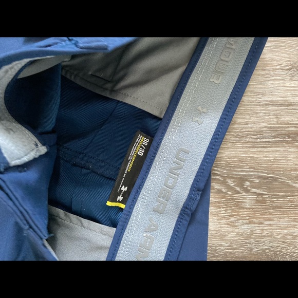 Men’s UNDER ARMOUR 36x30 navy pants - Picture 3 of 3
